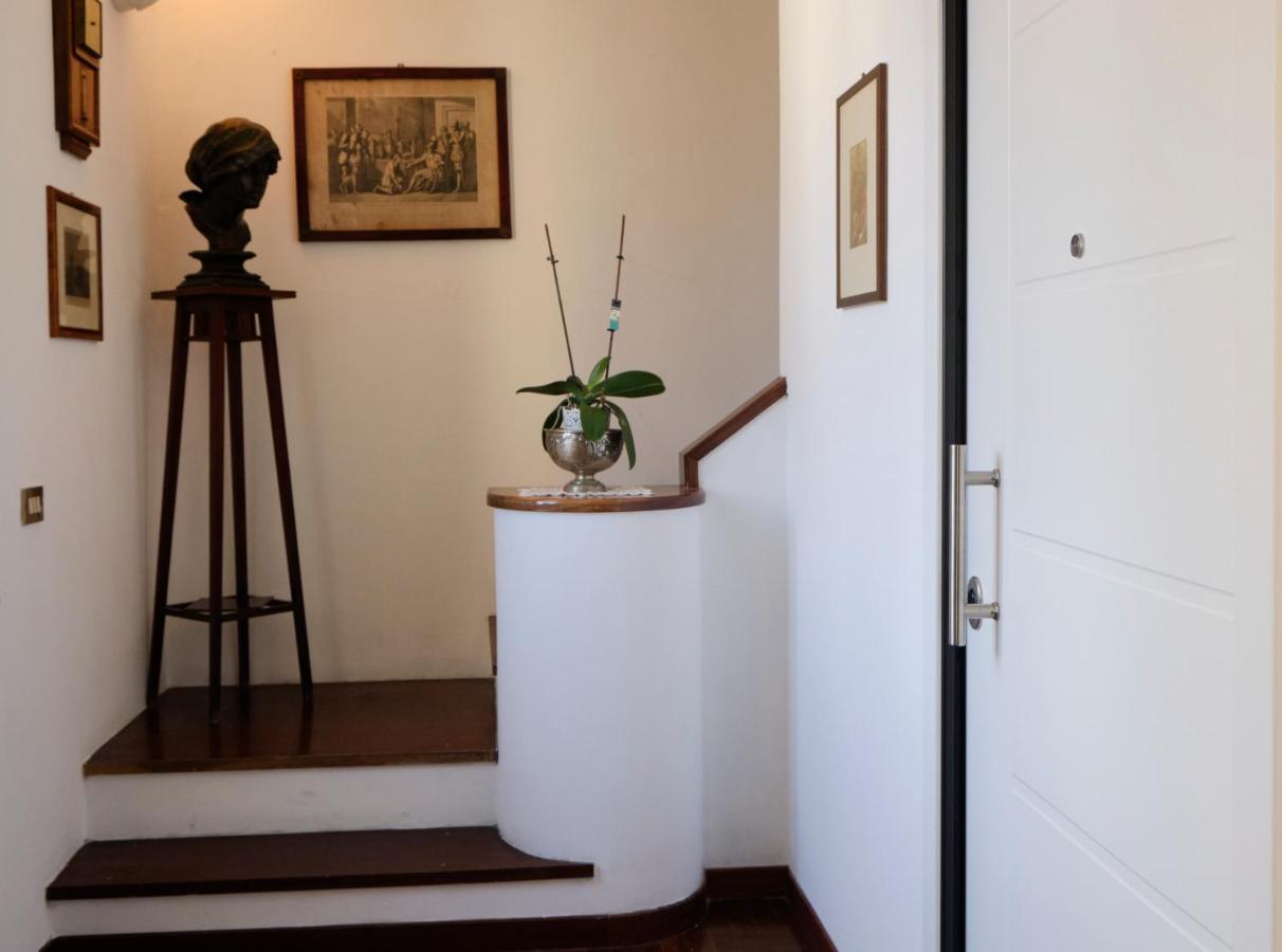 Attico Con Terrazza Sul Porto Apartamento