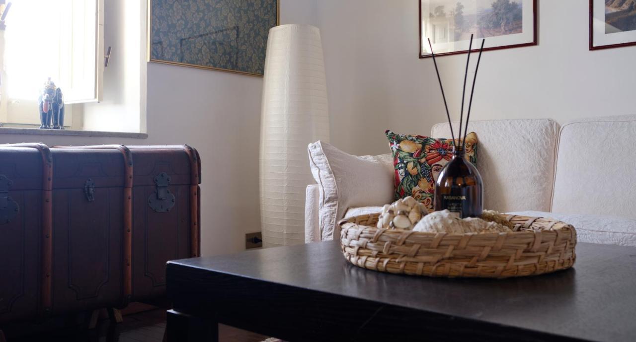 Attico Con Terrazza Sul Porto Apartamento